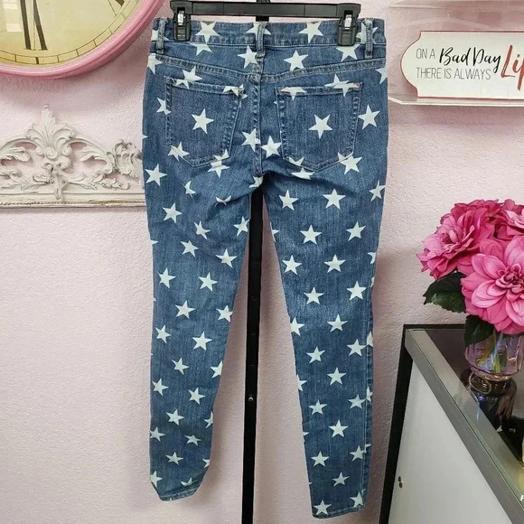 Forever 21 Star Print Skinny Jeans - Picture 2 of 6
